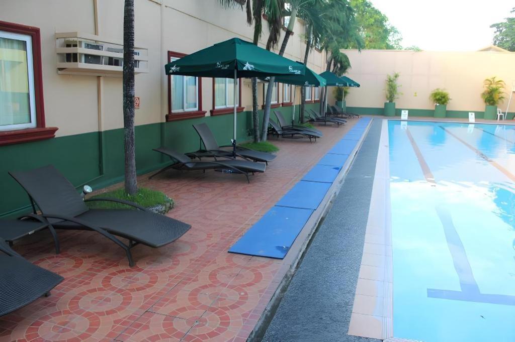 Holiday Spa Hotel Cebu Eksteriør bilde